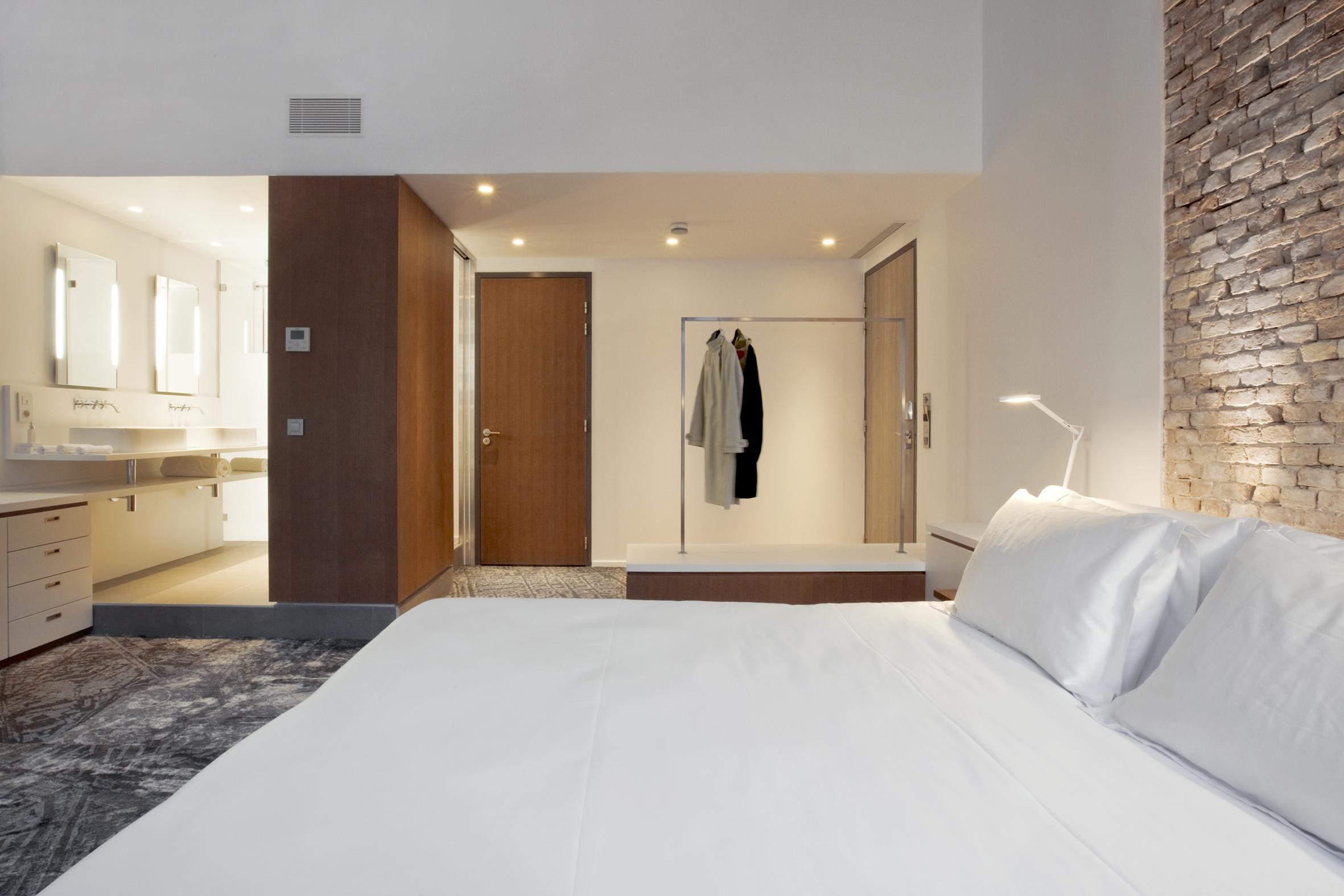 C2 Hotel